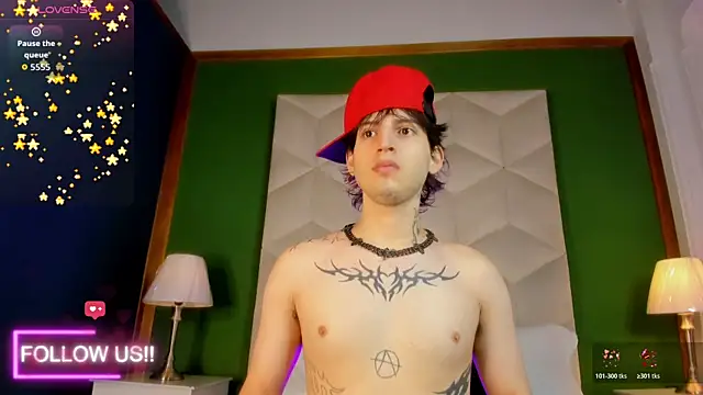 Snapshot of sett_and_gwen chatting on 10.31.25 sett and gwen online show from 10.31.25