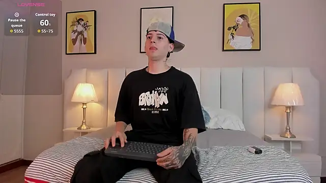 Snapshot of sett_and_gwen chatting on 02.26.26 sett and gwen online show from 02.26.26