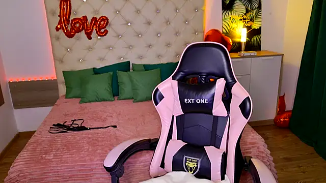 KattieSims online show from 02.09.25