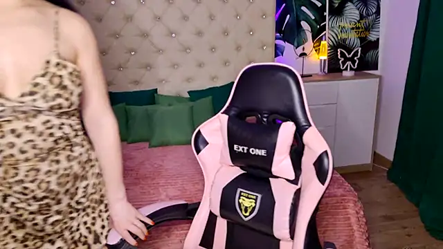 KattieSims online show from 03.06.25