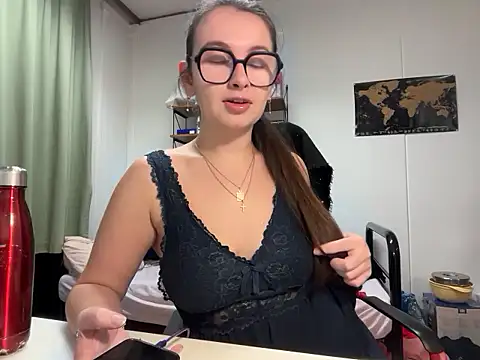 Snapshot of gwen_lust chatting on 12.01.25 gwen lust online show from 12.01.25