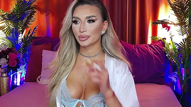 Snapshot of FelyJolie chatting on 03.17.26 FelyJolie online show from 03.17.26