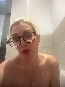 Englishhotwife4u online show from 12.21.24