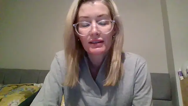 Englishhotwife4u online show from 12.28.24