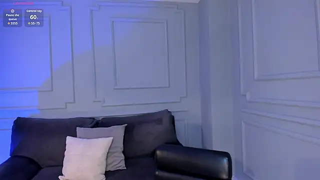 Snapshot of MiaFarrell_ chatting on 11.02.25 MiaFarrell online show from 11.02.25