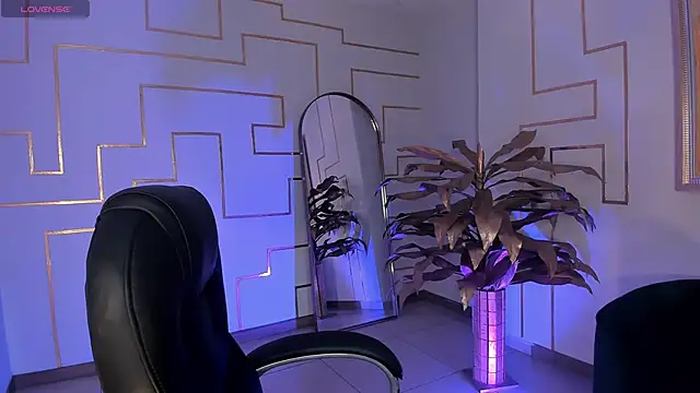 Snapshot of MiaFarrell_ chatting on 11.19.25 MiaFarrell online show from 11.19.25