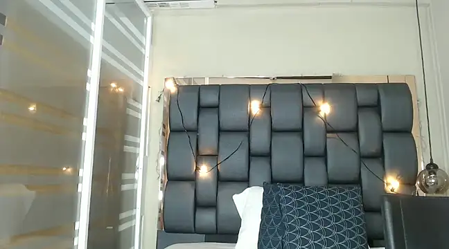 africa holmes online show from 01.18.25