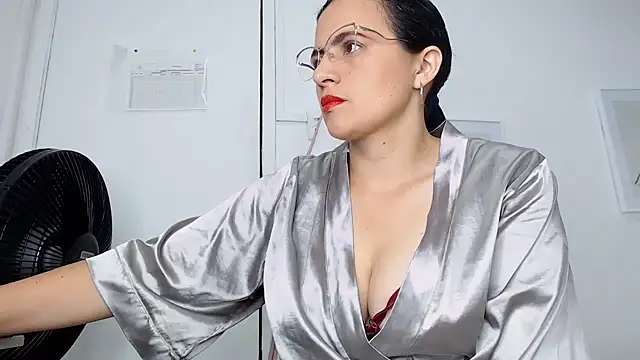 africa holmes online show from 02.02.25