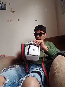 Snapshot of 1418edwar chatting on 11.19.25 1418edwar online show from 11.19.25