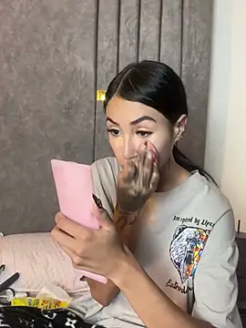 Cassie howard  online show from 02.19.25