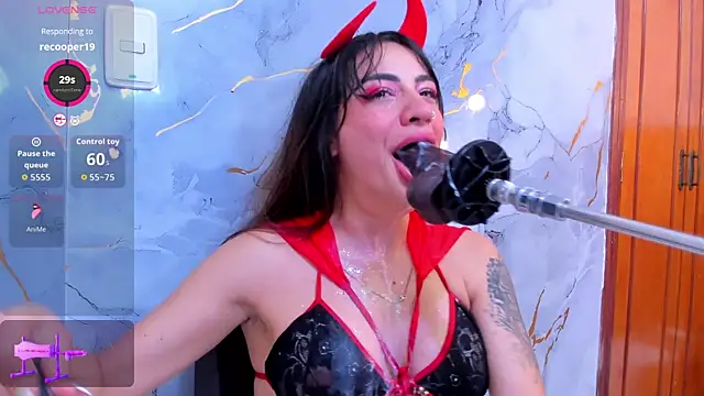 violett collins  online show from 10.05.25