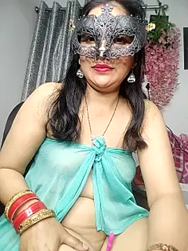 Snapshot of sexy_bhabhi69 chatting on 03.05.25 sexy bhabhi69 online show from 03.05.25
