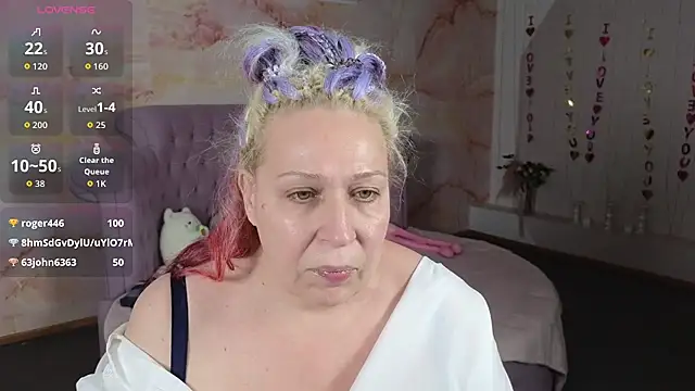 Snapshot of Penelope_Pinky chatting on 12.01.25 Penelope Pinky online show from 12.01.25