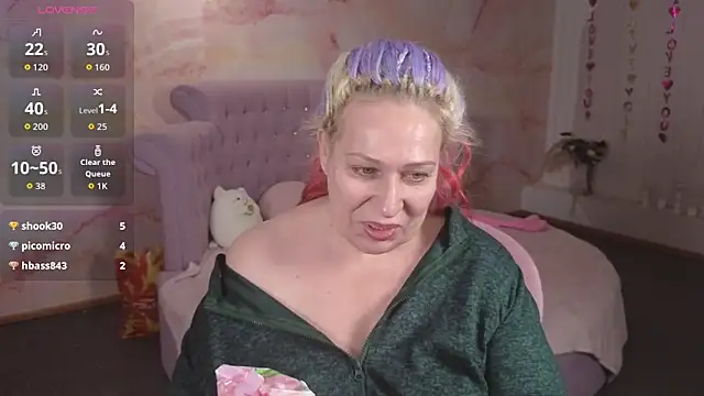 Snapshot of Penelope_Pinky chatting on 12.19.25 Penelope Pinky online show from 12.19.25