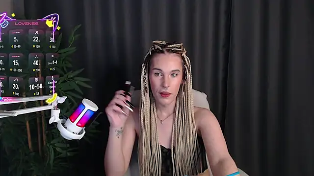 Snapshot of Cassie_Bae chatting on 12.02.25 Cassie Bae online show from 12.02.25