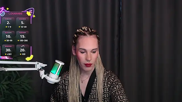 Snapshot of Cassie_Bae chatting on 12.18.25 Cassie Bae online show from 12.18.25