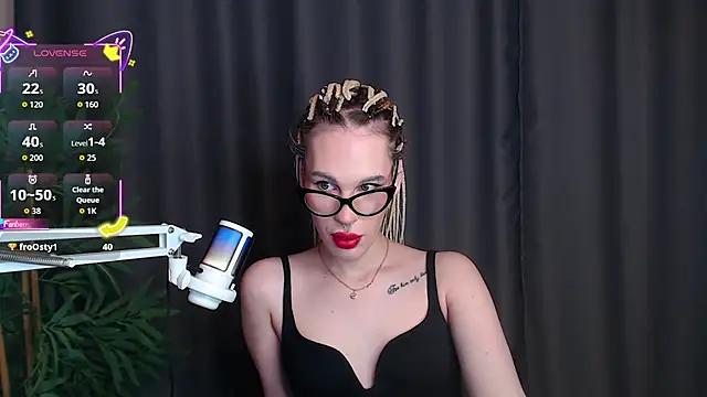 Snapshot of Cassie_Bae chatting on 12.21.25 Cassie Bae online show from 12.21.25