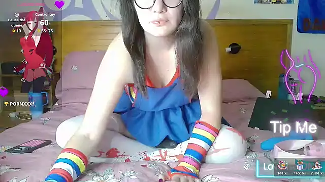 Snapshot of MilahHot13 chatting on 10.29.25 MilahHot13 online show from 10.29.25