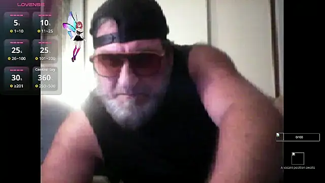 Snapshot of OutloudCountnClouds chatting on 09.12.25 OutloudCountnClouds online show from 09.12.25