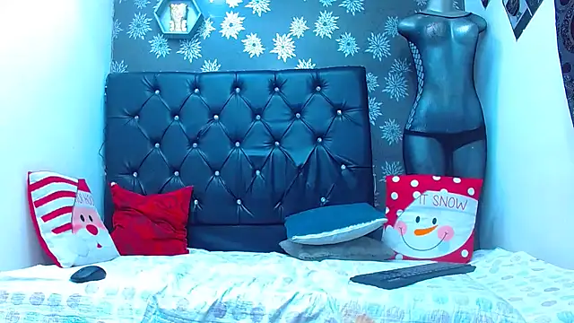 Snapshot of exotic_hot_couple chatting on 12.28.24 exotic hot couple online show from 12.28.24