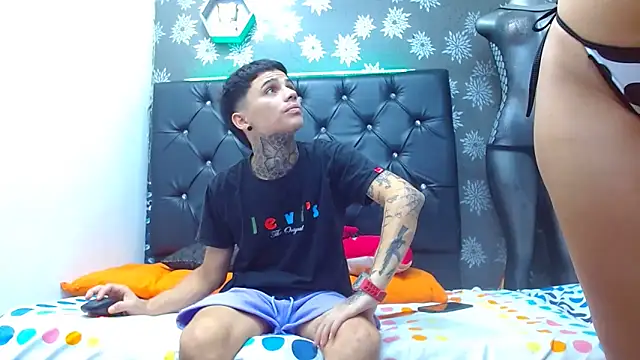 Snapshot of exotic_hot_couple chatting on 01.13.25 exotic hot couple online show from 01.13.25