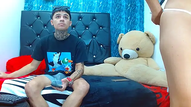 Snapshot of exotic_hot_couple chatting on 01.16.25 exotic hot couple online show from 01.16.25