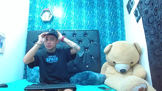 Snapshot of exotic_hot_couple chatting on 03.18.25 exotic hot couple online show from 03.18.25