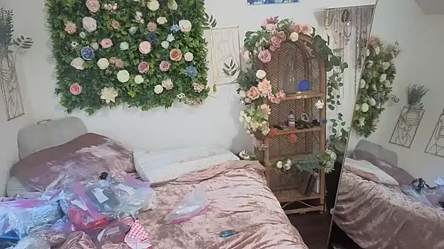 Snapshot of auroraandorion chatting on 10.02.25 auroraandorion online show from 10.02.25