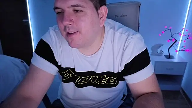 Snapshot of JasonJacks chatting on 11.02.25 JasonJacks online show from 11.02.25