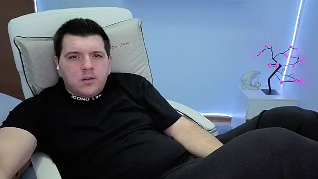 Snapshot of JasonJacks chatting on 11.12.25 JasonJacks online show from 11.12.25