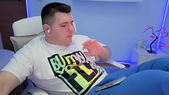 Snapshot of JasonJacks chatting on 11.18.25 JasonJacks online show from 11.18.25