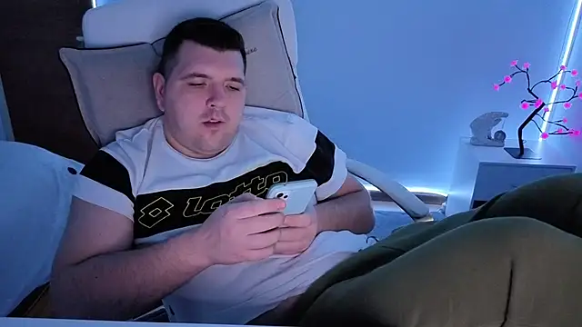 Snapshot of JasonJacks chatting on 11.21.25 JasonJacks online show from 11.21.25