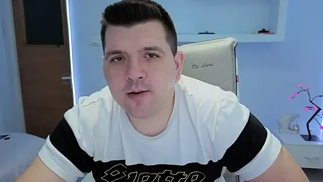 Snapshot of JasonJacks chatting on 11.27.25 JasonJacks online show from 11.27.25