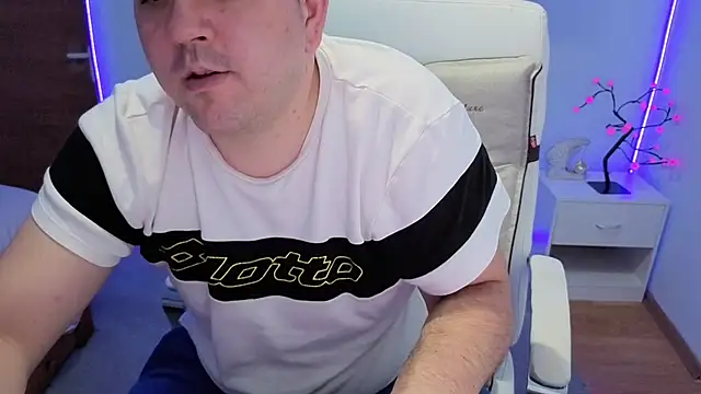 Snapshot of JasonJacks chatting on 11.27.25 JasonJacks online show from 11.27.25