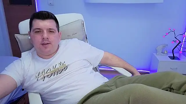 Snapshot of JasonJacks chatting on 11.28.25 JasonJacks online show from 11.28.25