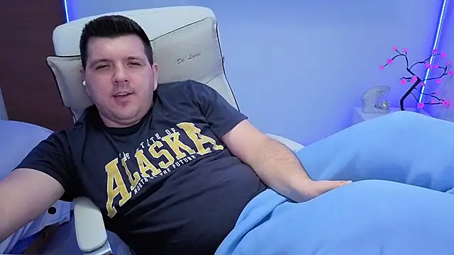 Snapshot of JasonJacks chatting on 12.01.25 JasonJacks online show from 12.01.25