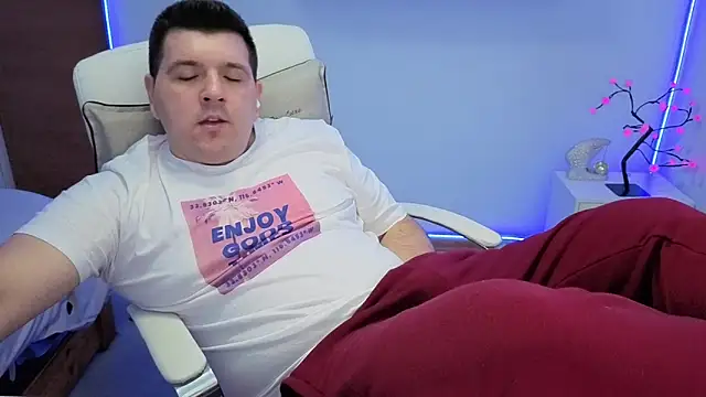 Snapshot of JasonJacks chatting on 12.03.25 JasonJacks online show from 12.03.25