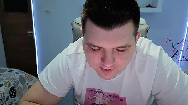 Snapshot of JasonJacks chatting on 12.23.25 JasonJacks online show from 12.23.25