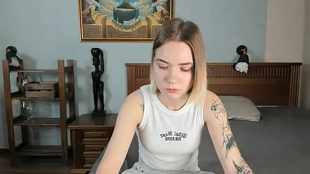 DaisyColl online show from 12.16.24