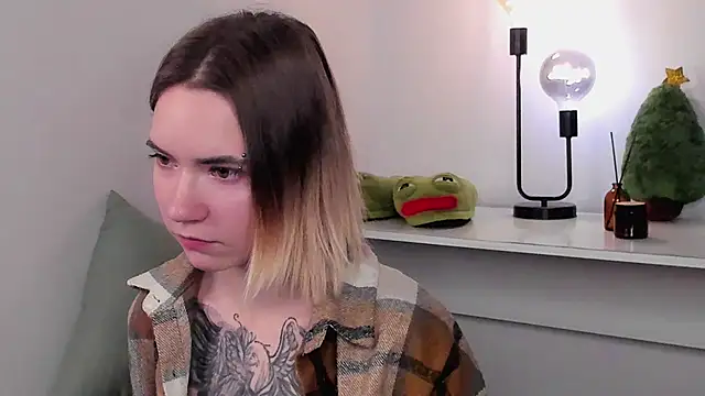 DaisyColl online show from 12.18.24