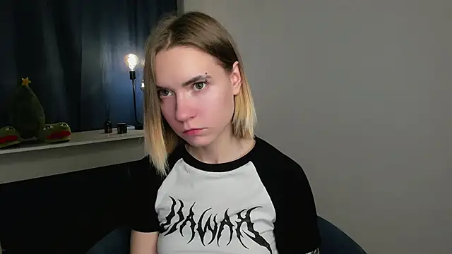 DaisyColl online show from 12.20.24