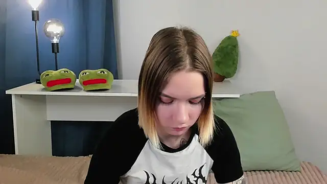 DaisyColl online show from 12.21.24