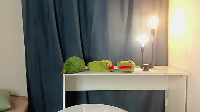 DaisyColl online show from 12.22.24