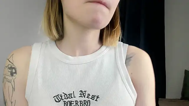 DaisyColl online show from 12.25.24