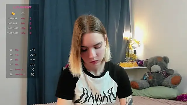 DaisyColl online show from 12.28.24