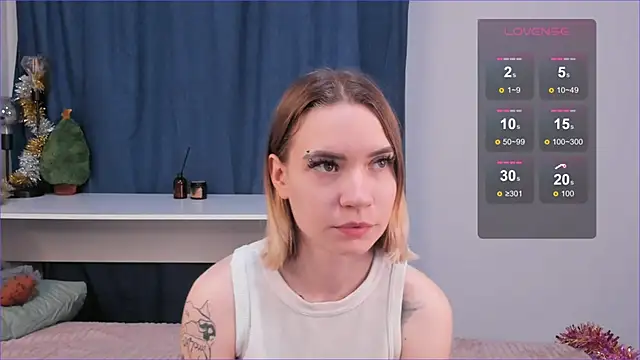 DaisyColl online show from 01.05.25