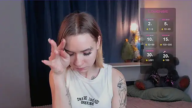 DaisyColl online show from 01.05.25