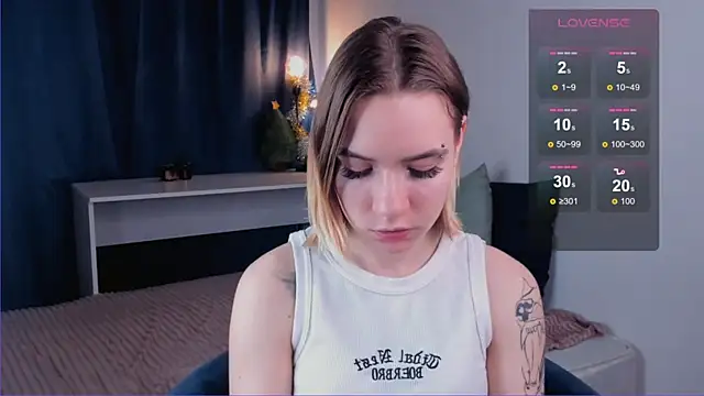 DaisyColl online show from 01.05.25