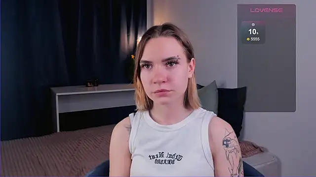 DaisyColl online show from 01.05.25