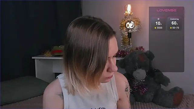 DaisyColl online show from 01.06.25